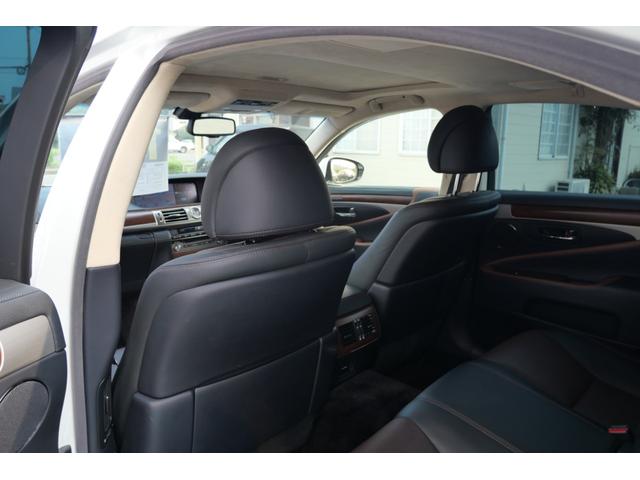 ＬＳ ＬＳ４６０　バージョンＣ　Ｉパッケージ　サンルーフ　ナビ　フルセグ　バックモニター　ＥＴＣ　本革パワーシート　シートエアコン　ステアリングヒーター　スマートキー（19枚目）