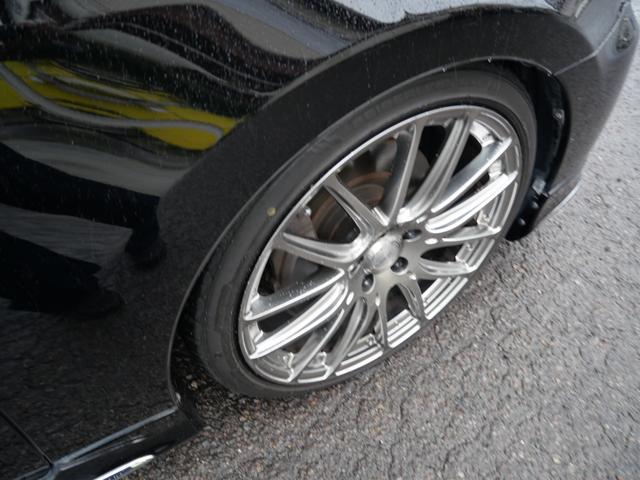 クラウンマジェスタ Ｇタイプ　Ｆパッケージ　本革パワーシート　社外２０インチアルミホイール　エアサスキット　ＥＴＣ　オートエアコン　スマートキー　プッシュスタート　サンルーフ　ナビ　バックモニター　フルセグ　オートトランク（12枚目）