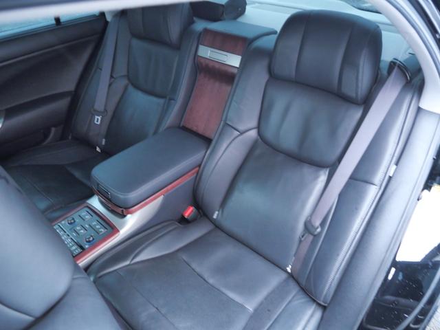 クラウンマジェスタ Ｇタイプ　Ｆパッケージ　本革パワーシート　社外２０インチアルミホイール　エアサスキット　ＥＴＣ　オートエアコン　スマートキー　プッシュスタート　サンルーフ　ナビ　バックモニター　フルセグ　オートトランク（15枚目）