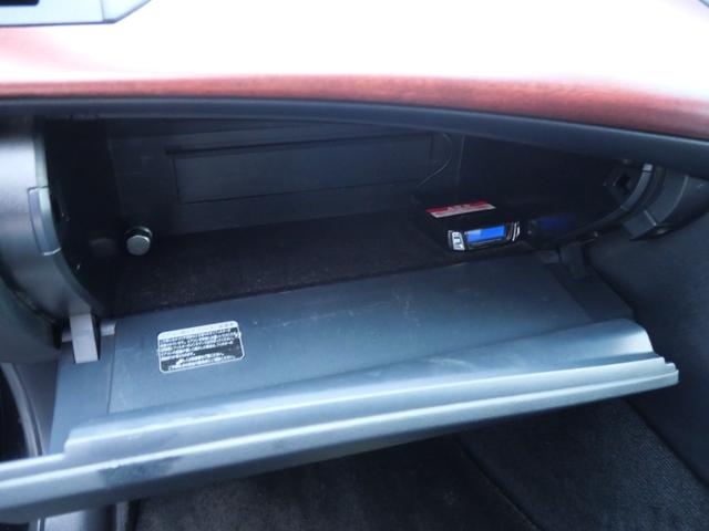 クラウンマジェスタ Ｇタイプ　Ｆパッケージ　本革パワーシート　社外２０インチアルミホイール　エアサスキット　ＥＴＣ　オートエアコン　スマートキー　プッシュスタート　サンルーフ　ナビ　バックモニター　フルセグ　オートトランク（20枚目）