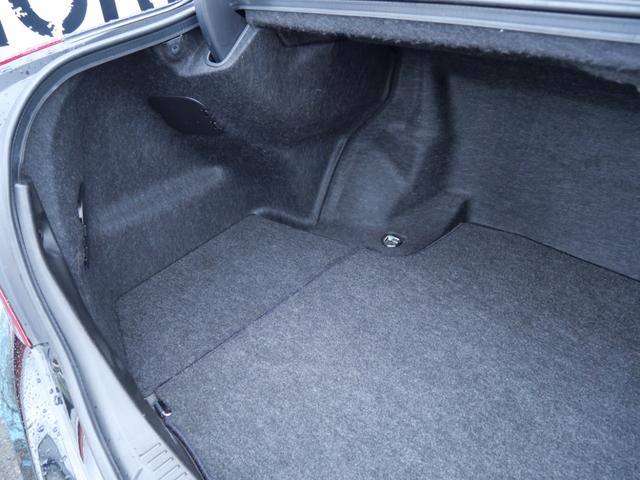 クラウンマジェスタ Ｇタイプ　Ｆパッケージ　本革パワーシート　社外２０インチアルミホイール　エアサスキット　ＥＴＣ　オートエアコン　スマートキー　プッシュスタート　サンルーフ　ナビ　バックモニター　フルセグ　オートトランク（22枚目）