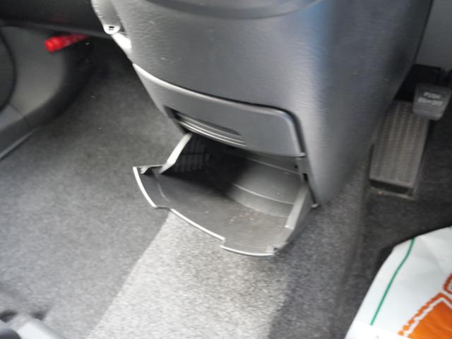 アイシス プラタナ　Ｖセレクション　ＥＴＣ　ナビ　左側電動スライドドア　スマートキー　プッシュスタート　電動格納ミラー　純正１５インチアルミホイール　パワーウィンドウ（32枚目）