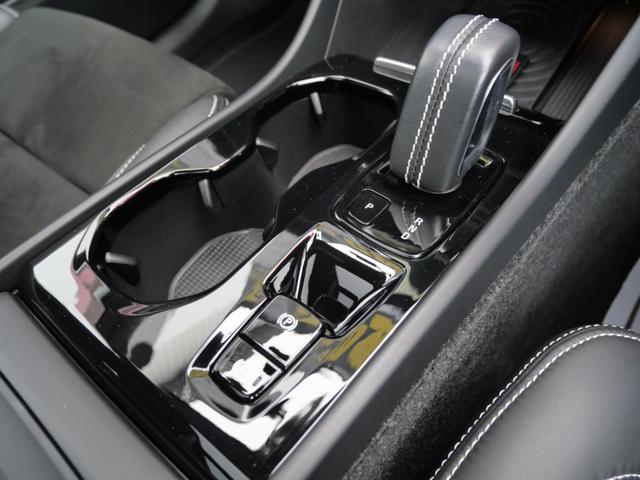 XC40 T4 AWD Rデザイン ハーフレザーパワーシート シートエアコン ナビ フルセグ 全方位モニター スマートキー プッシュスタート サンルーフ オートリアゲート ドライブレコーダー ETC(38枚目)