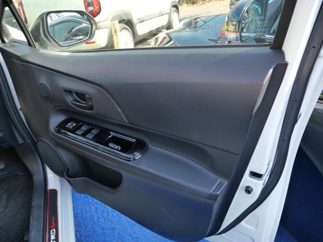 アクア Ｓスタイルブラック　ナビ　全方位モニター　スマートキー　プッシュスタート　ＥＴＣ　ＴＶ　電動格納ミラー　オートエアコン　パワーステアリング　パワーウィンドウ（12枚目）