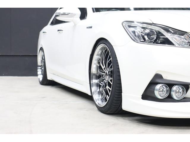 ������̓t�����g����̃T�C�h���C�������Ē����Ă���܂��B���C���h�Ő[�����̃z�C�[�����C�C�����̃N���A�����X�ő�������Ă��܂��B