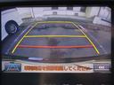 こちらはバックカメラの映像です。ご覧の通りカラーで写し出されますし、ガイドバーも出ますので駐車場での車庫入れも楽々です。