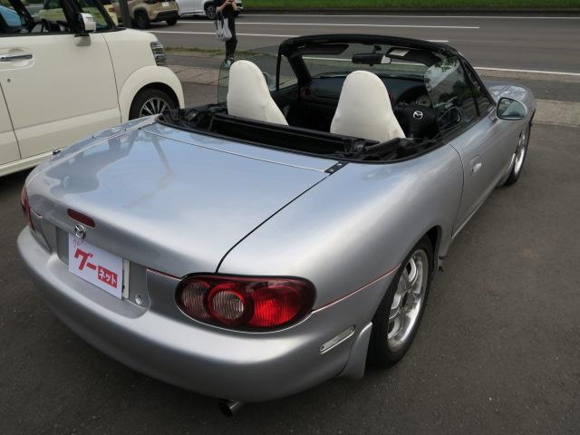 ロードスター ＳＰ　ＣＤ　ナルディステアリング　ＥＴＣ　社外１５インチアルミホイール　レザー調シートカバー　パワーウィンドウ　パワーステアリング（7枚目）