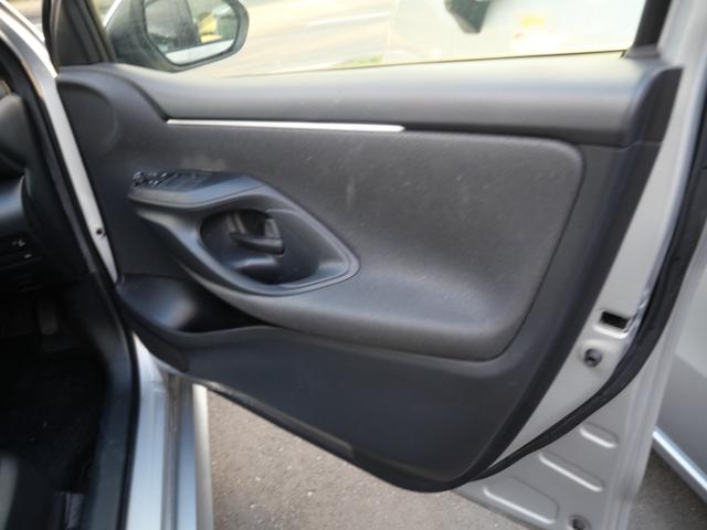 ヤリス ハイブリッドG ナビ バックモニター ETC オートエアコン ドライブレコーダー 3目ヘッドライト トラクションコントロール USBポート スマートキー プッシュスタート(13枚目)