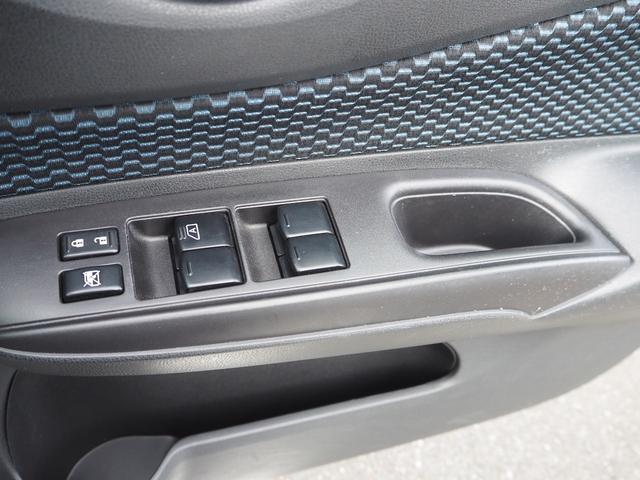 ノート Ｘ　ＴＶ　スマートキー　アイドリングストップ　電動格納ミラー　ＣＶＴ　盗難防止システム　衝突安全ボディ　ＡＢＳ　ＣＤ　ミュージックプレイヤー接続可　エアコン　パワーステアリング　パワーウィンドウ（29枚目）