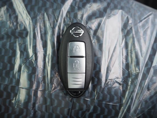 ノート Ｘ　ＴＶ　スマートキー　アイドリングストップ　電動格納ミラー　ＣＶＴ　盗難防止システム　衝突安全ボディ　ＡＢＳ　ＣＤ　ミュージックプレイヤー接続可　エアコン　パワーステアリング　パワーウィンドウ（36枚目）