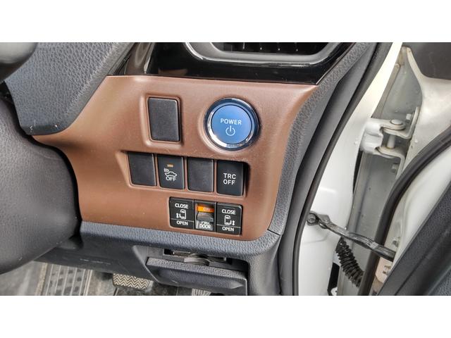 エスクァイア ハイブリッドＧｉ　ＥＴＣ　ナビ　ＴＶ　オートクルーズコントロール　両側電動スライドドア　オートライト　ＬＥＤヘッドランプ　スマートキー　電動格納ミラー　シートヒーター　後席モニター　３列シート　ウォークスルー　ＣＶＴ（9枚目）