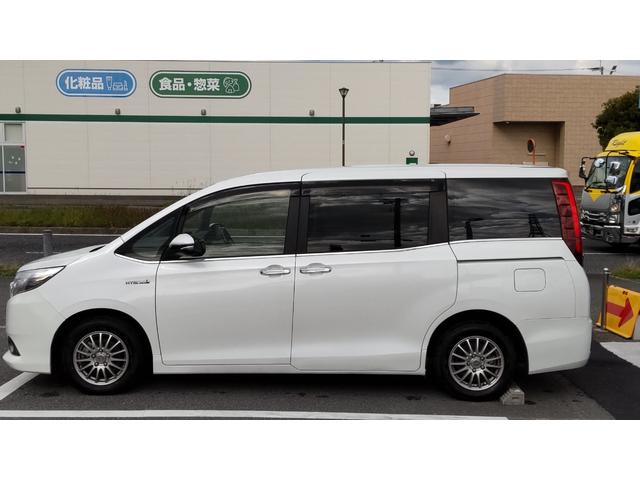 エスクァイア ハイブリッドＧｉ　ＥＴＣ　ナビ　ＴＶ　オートクルーズコントロール　両側電動スライドドア　オートライト　ＬＥＤヘッドランプ　スマートキー　電動格納ミラー　シートヒーター　後席モニター　３列シート　ウォークスルー　ＣＶＴ（18枚目）