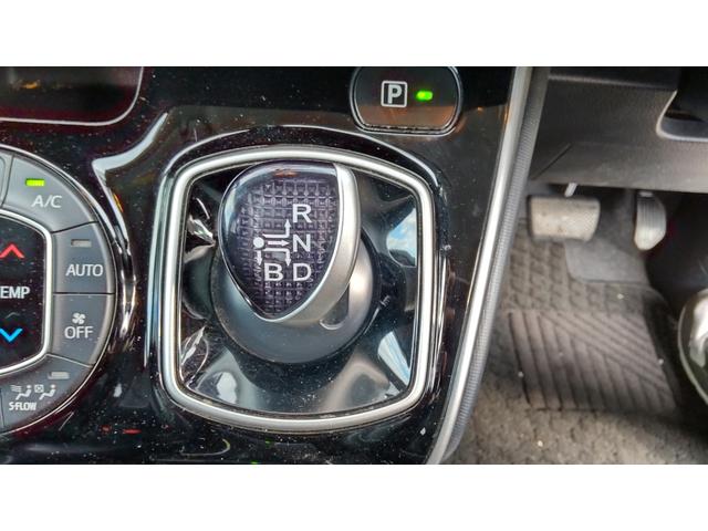 エスクァイア ハイブリッドＧｉ　ＥＴＣ　ナビ　ＴＶ　オートクルーズコントロール　両側電動スライドドア　オートライト　ＬＥＤヘッドランプ　スマートキー　電動格納ミラー　シートヒーター　後席モニター　３列シート　ウォークスルー　ＣＶＴ（57枚目）