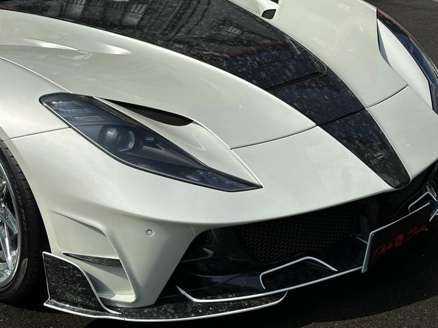 ８１２スーパーファスト ベースグレード　ＭＡＮＳＯＲＹ　ＳＴＡＬＬＯＮＥ　ビアンコイタリア　ブリリアントマフラー　ＡＤＶ．１トラックスペック２１／２２ＡＷ　ＮＯＶＩＴＥＣスポーツスプリング　カーボンＬＥＤステア　カーボンインテリア（37枚目）