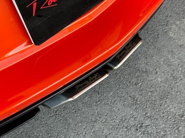 アヴェンタドール ＬＰ７００－４　ディーラー車　左ハンドル　パワークラフトマフラー　ガラスエンジンフード　Ｔ型カーボンエンジンカバー　フロントリフト　イエロースプリング　鍛造２０／２１ｉｎＡＷ　イエローキャリパー　パークセンサー　黒革（33枚目）
