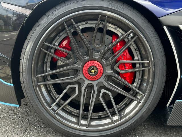 アヴェンタドール 　ＳＶＪ　ノビテックカーボンボンネット　リープデザインカーボンサイドステップ　ＡＤＶ．１ホイール　ブリリアントマフラー　電動カーボンシート　カーボンＥ／Ｇ　プロテクションフィルム　プロコンカーボンパドル（14枚目）