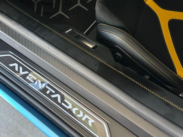 アヴェンタドール 　ＳＶＪ　ノビテックカーボンボンネット　リープデザインカーボンサイドステップ　ＡＤＶ．１ホイール　ブリリアントマフラー　電動カーボンシート　カーボンＥ／Ｇ　プロテクションフィルム　プロコンカーボンパドル（27枚目）