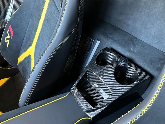 アヴェンタドール 　ＳＶＪ　ノビテックカーボンボンネット　リープデザインカーボンサイドステップ　ＡＤＶ．１ホイール　ブリリアントマフラー　電動カーボンシート　カーボンＥ／Ｇ　プロテクションフィルム　プロコンカーボンパドル（29枚目）