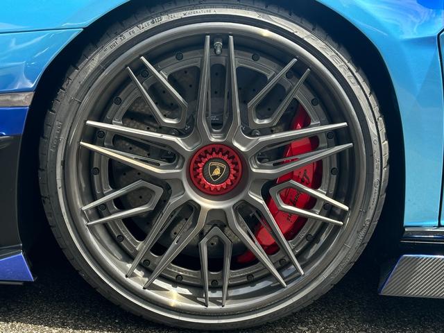 アヴェンタドール 　ＳＶＪ　ノビテックカーボンボンネット　リープデザインカーボンサイドステップ　ＡＤＶ．１ホイール　ブリリアントマフラー　電動カーボンシート　カーボンＥ／Ｇ　プロテクションフィルム　プロコンカーボンパドル（32枚目）