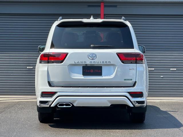 TOYOTA LAND CRUISER ZX | 2023 | PEARL WHITE | 10 km