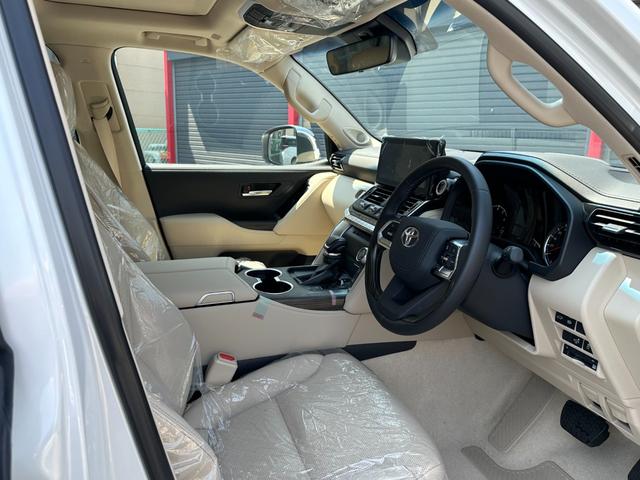 TOYOTA LAND CRUISER ZX | 2023 | PEARL WHITE | 10 km