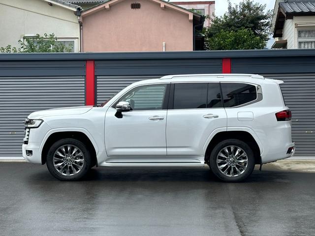 TOYOTA LAND CRUISER ZX | 2024 | PEARL WHITE | 10 km
