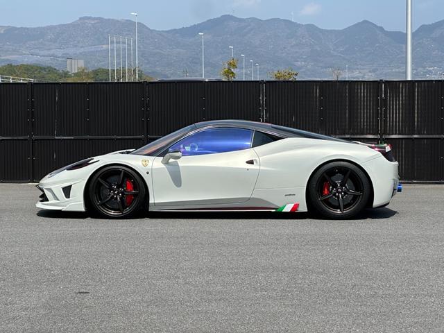 ４５８イタリア 　ディーラー車　左Ｈ　カーボンエクステリア＆インテリア　デイトナスタイルシート　電動シート　カーボンＬＥＤステア　ブリリアントマフラー　フロントリフト　ＪＢＬ　アルカンターラルーフライナー　社外エアロ（3枚目）