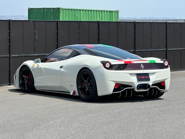 ４５８イタリア 　ディーラー車　左Ｈ　カーボンエクステリア＆インテリア　デイトナスタイルシート　電動シート　カーボンＬＥＤステア　ブリリアントマフラー　フロントリフト　ＪＢＬ　アルカンターラルーフライナー　社外エアロ（5枚目）