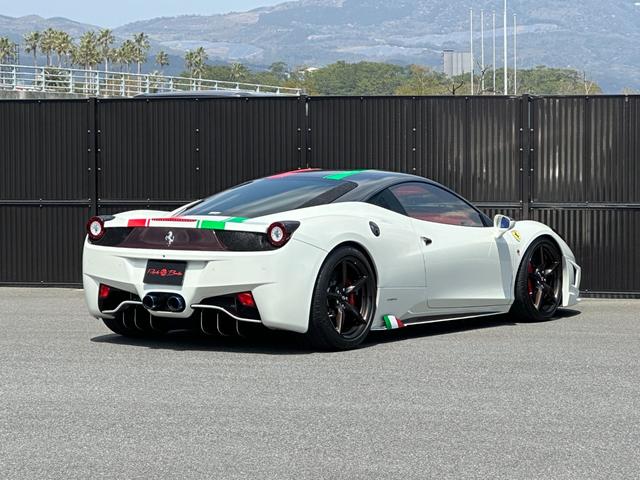 ４５８イタリア 　ディーラー車　左Ｈ　カーボンエクステリア＆インテリア　デイトナスタイルシート　電動シート　カーボンＬＥＤステア　ブリリアントマフラー　フロントリフト　ＪＢＬ　アルカンターラルーフライナー　社外エアロ（10枚目）