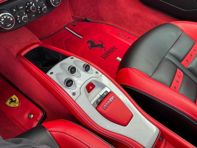 ４５８イタリア 　ディーラー車　左Ｈ　カーボンエクステリア＆インテリア　デイトナスタイルシート　電動シート　カーボンＬＥＤステア　ブリリアントマフラー　フロントリフト　ＪＢＬ　アルカンターラルーフライナー　社外エアロ（17枚目）
