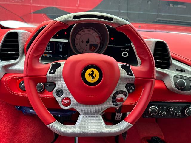 ４５８イタリア 　ディーラー車　左Ｈ　カーボンエクステリア＆インテリア　デイトナスタイルシート　電動シート　カーボンＬＥＤステア　ブリリアントマフラー　フロントリフト　ＪＢＬ　アルカンターラルーフライナー　社外エアロ（19枚目）