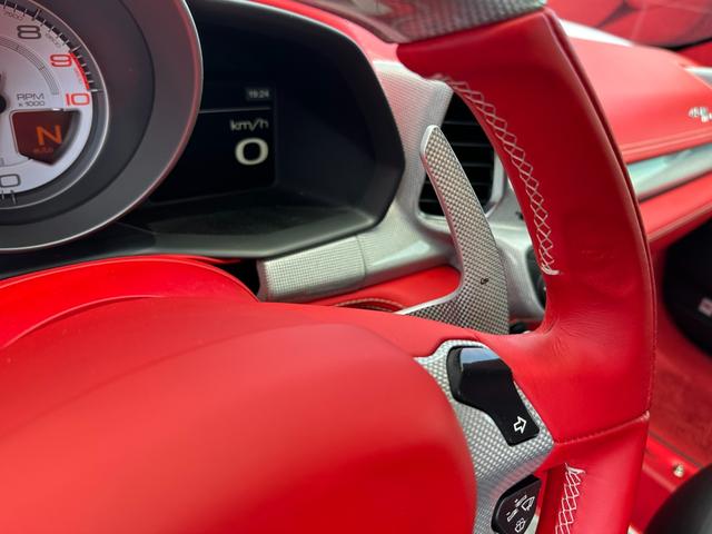 ４５８イタリア 　ディーラー車　左Ｈ　カーボンエクステリア＆インテリア　デイトナスタイルシート　電動シート　カーボンＬＥＤステア　ブリリアントマフラー　フロントリフト　ＪＢＬ　アルカンターラルーフライナー　社外エアロ（21枚目）