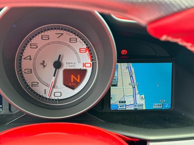 ４５８イタリア 　ディーラー車　左Ｈ　カーボンエクステリア＆インテリア　デイトナスタイルシート　電動シート　カーボンＬＥＤステア　ブリリアントマフラー　フロントリフト　ＪＢＬ　アルカンターラルーフライナー　社外エアロ（22枚目）