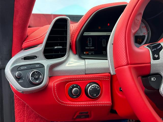 ４５８イタリア 　ディーラー車　左Ｈ　カーボンエクステリア＆インテリア　デイトナスタイルシート　電動シート　カーボンＬＥＤステア　ブリリアントマフラー　フロントリフト　ＪＢＬ　アルカンターラルーフライナー　社外エアロ（23枚目）