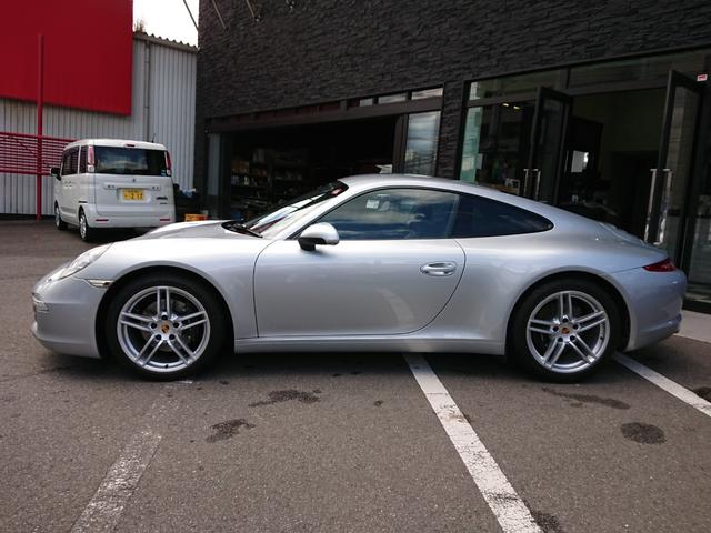 ９１１ ９１１カレラ　ＰＤＫ　ディーラー車　黒革　シートヒーター＆ベンチレーション　純正ナビＴＶ　Ｂカメラ　リトラクタブルリヤスポイラー　１９ｉｎＡＷ　アルカンターラルーフライナー　パークセンサー　パドルシフト　ＥＴＣ（3枚目）