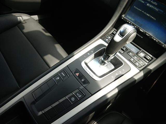 ９１１ ９１１カレラ　ＰＤＫ　ディーラー車　黒革　シートヒーター＆ベンチレーション　純正ナビＴＶ　Ｂカメラ　リトラクタブルリヤスポイラー　１９ｉｎＡＷ　アルカンターラルーフライナー　パークセンサー　パドルシフト　ＥＴＣ（17枚目）