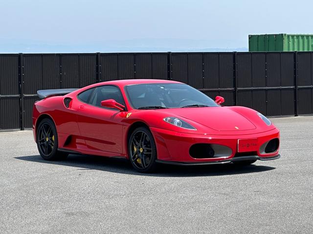 Ｆ４３０ Ｆ１　Ｄ車　左Ｈ　社外カーボンエアロ（Ｆ＆Ｓ＆Ｒ＆リアウイング）　カーボンインテリア　黒革　レッドステッチ　社外ナビＴＶ　Ｂカメラ　ＥＴＣ　１９ｉｎＡＷ　イエローキャリパー　スクーデリアフェラーリシールド（7枚目）