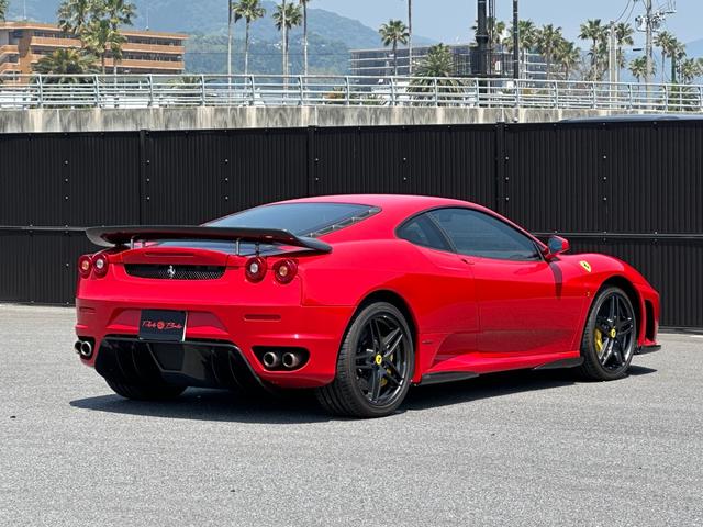 Ｆ４３０ Ｆ１　Ｄ車　左Ｈ　社外カーボンエアロ（Ｆ＆Ｓ＆Ｒ＆リアウイング）　カーボンインテリア　黒革　レッドステッチ　社外ナビＴＶ　Ｂカメラ　ＥＴＣ　１９ｉｎＡＷ　イエローキャリパー　スクーデリアフェラーリシールド（11枚目）