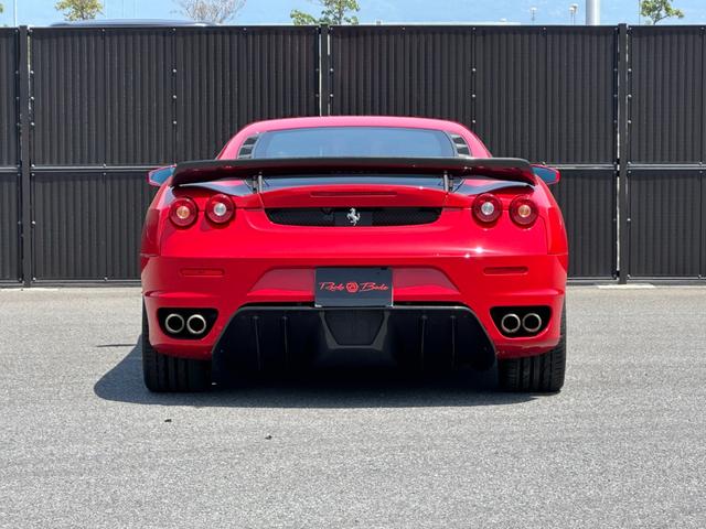 Ｆ４３０ Ｆ１　Ｄ車　左Ｈ　社外カーボンエアロ（Ｆ＆Ｓ＆Ｒ＆リアウイング）　カーボンインテリア　黒革　レッドステッチ　社外ナビＴＶ　Ｂカメラ　ＥＴＣ　１９ｉｎＡＷ　イエローキャリパー　スクーデリアフェラーリシールド（13枚目）