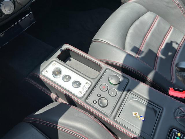 Ｆ４３０ Ｆ１　Ｄ車　左Ｈ　社外カーボンエアロ（Ｆ＆Ｓ＆Ｒ＆リアウイング）　カーボンインテリア　黒革　レッドステッチ　社外ナビＴＶ　Ｂカメラ　ＥＴＣ　１９ｉｎＡＷ　イエローキャリパー　スクーデリアフェラーリシールド（19枚目）