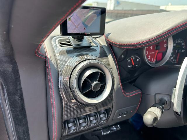 Ｆ４３０ Ｆ１　Ｄ車　左Ｈ　社外カーボンエアロ（Ｆ＆Ｓ＆Ｒ＆リアウイング）　カーボンインテリア　黒革　レッドステッチ　社外ナビＴＶ　Ｂカメラ　ＥＴＣ　１９ｉｎＡＷ　イエローキャリパー　スクーデリアフェラーリシールド（25枚目）