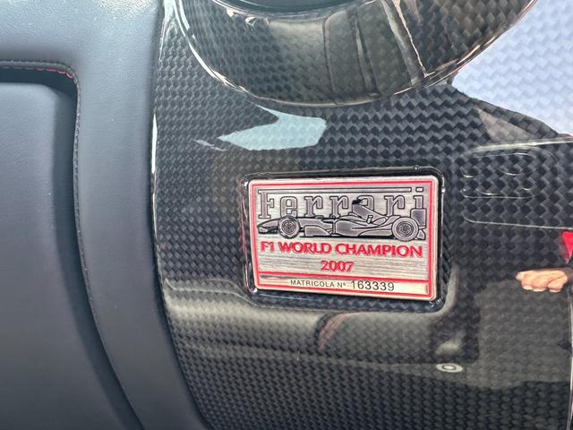 Ｆ４３０ Ｆ１　Ｄ車　左Ｈ　社外カーボンエアロ（Ｆ＆Ｓ＆Ｒ＆リアウイング）　カーボンインテリア　黒革　レッドステッチ　社外ナビＴＶ　Ｂカメラ　ＥＴＣ　１９ｉｎＡＷ　イエローキャリパー　スクーデリアフェラーリシールド（26枚目）