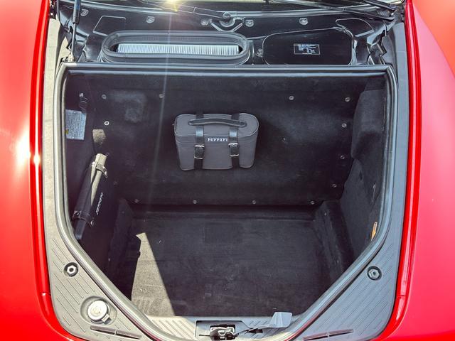 Ｆ４３０ Ｆ１　Ｄ車　左Ｈ　社外カーボンエアロ（Ｆ＆Ｓ＆Ｒ＆リアウイング）　カーボンインテリア　黒革　レッドステッチ　社外ナビＴＶ　Ｂカメラ　ＥＴＣ　１９ｉｎＡＷ　イエローキャリパー　スクーデリアフェラーリシールド（30枚目）