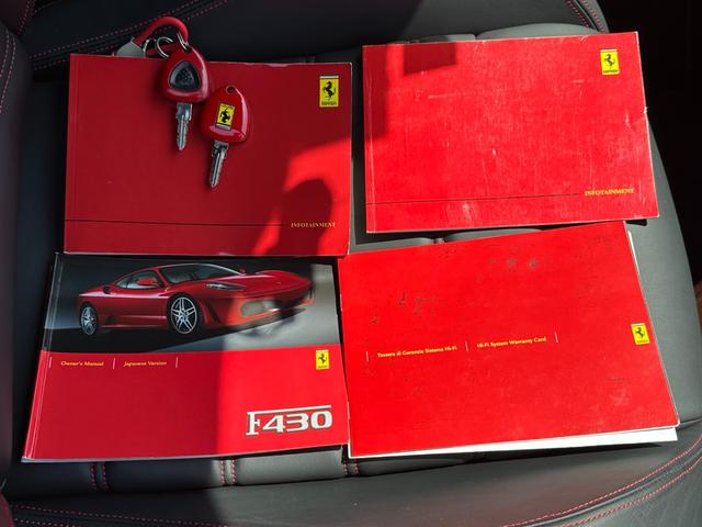 Ｆ４３０ Ｆ１　Ｄ車　左Ｈ　社外カーボンエアロ（Ｆ＆Ｓ＆Ｒ＆リアウイング）　カーボンインテリア　黒革　レッドステッチ　社外ナビＴＶ　Ｂカメラ　ＥＴＣ　１９ｉｎＡＷ　イエローキャリパー　スクーデリアフェラーリシールド（31枚目）
