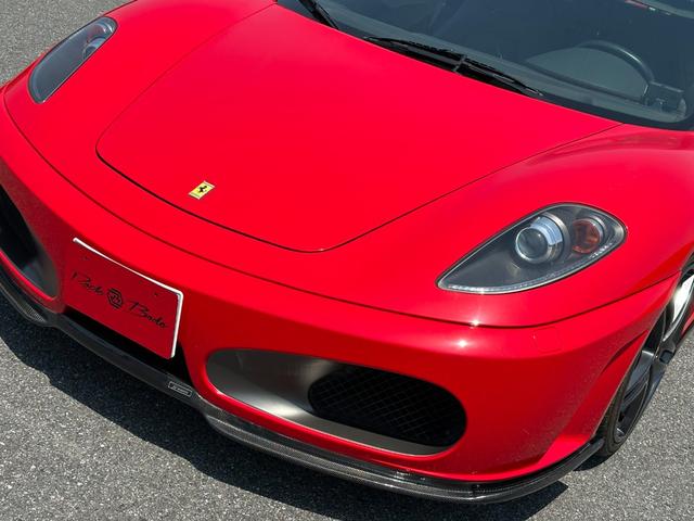 Ｆ４３０ Ｆ１　Ｄ車　左Ｈ　社外カーボンエアロ（Ｆ＆Ｓ＆Ｒ＆リアウイング）　カーボンインテリア　黒革　レッドステッチ　社外ナビＴＶ　Ｂカメラ　ＥＴＣ　１９ｉｎＡＷ　イエローキャリパー　スクーデリアフェラーリシールド（33枚目）