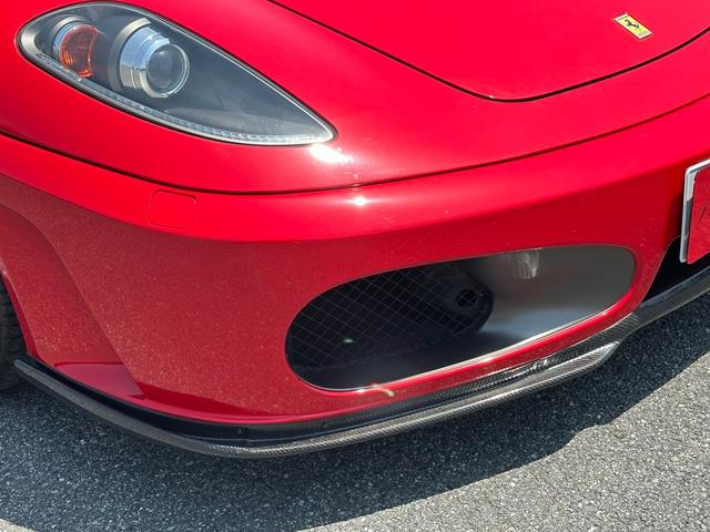Ｆ４３０ Ｆ１　Ｄ車　左Ｈ　社外カーボンエアロ（Ｆ＆Ｓ＆Ｒ＆リアウイング）　カーボンインテリア　黒革　レッドステッチ　社外ナビＴＶ　Ｂカメラ　ＥＴＣ　１９ｉｎＡＷ　イエローキャリパー　スクーデリアフェラーリシールド（34枚目）