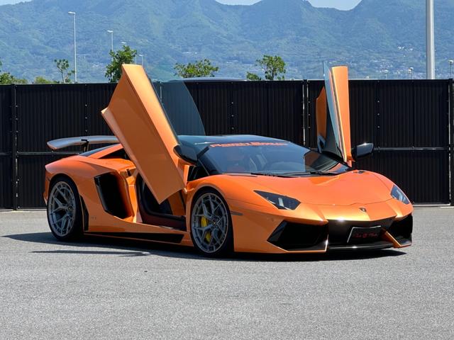 アヴェンタドール ＬＰ７００－４　ＡＲＡＮＣＩＯ　ＢＯＲＥＡＬＩＳ　パワークラフトマフラー　ガラスエンジンフード　カーボンリアウイング　Ｔ型カーボンエンジンカバー　フロントリフト　鍛造２０／２１ＡＷ　イエローキャリパー　パークセンサー（7枚目）
