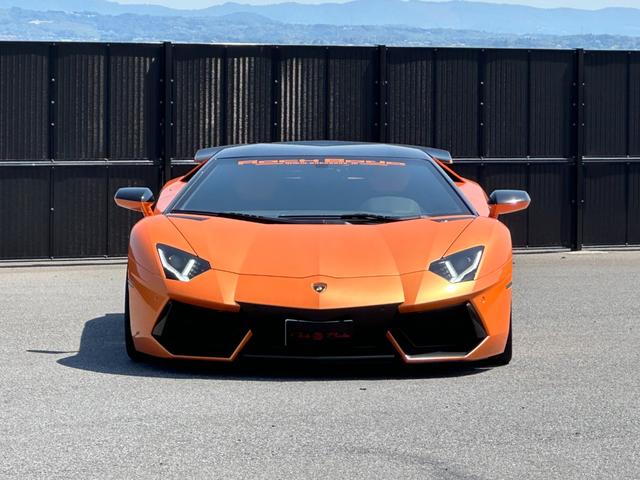 アヴェンタドール ＬＰ７００－４　ＡＲＡＮＣＩＯ　ＢＯＲＥＡＬＩＳ　パワークラフトマフラー　ガラスエンジンフード　カーボンリアウイング　Ｔ型カーボンエンジンカバー　フロントリフト　鍛造２０／２１ＡＷ　イエローキャリパー　パークセンサー（11枚目）