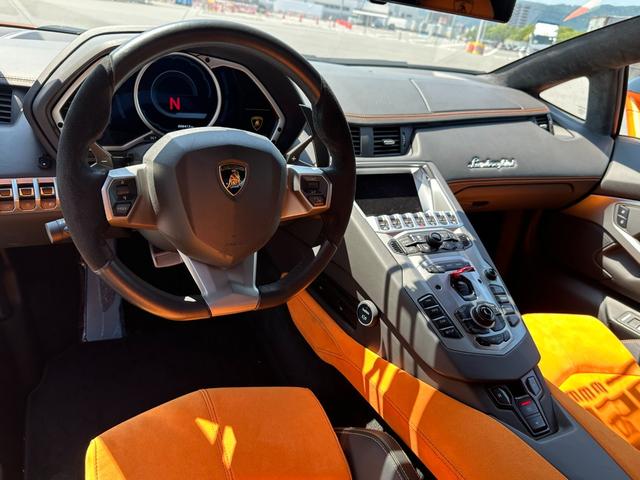 アヴェンタドール ＬＰ７００－４　ＡＲＡＮＣＩＯ　ＢＯＲＥＡＬＩＳ　パワークラフトマフラー　ガラスエンジンフード　カーボンリアウイング　Ｔ型カーボンエンジンカバー　フロントリフト　鍛造２０／２１ＡＷ　イエローキャリパー　パークセンサー（14枚目）