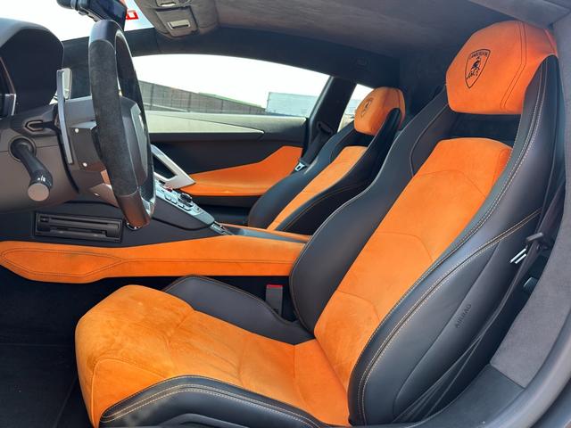 アヴェンタドール ＬＰ７００－４　ＡＲＡＮＣＩＯ　ＢＯＲＥＡＬＩＳ　パワークラフトマフラー　ガラスエンジンフード　カーボンリアウイング　Ｔ型カーボンエンジンカバー　フロントリフト　鍛造２０／２１ＡＷ　イエローキャリパー　パークセンサー（16枚目）